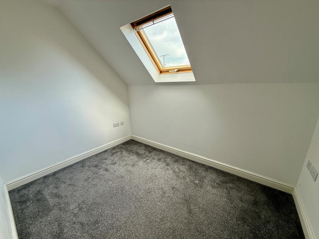 Lot: 67 - THREE-BEDROOM TERRACE HOUSE - Bedroom three